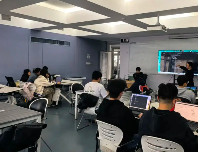 留下的含糊地带是为了激起学生自动追问